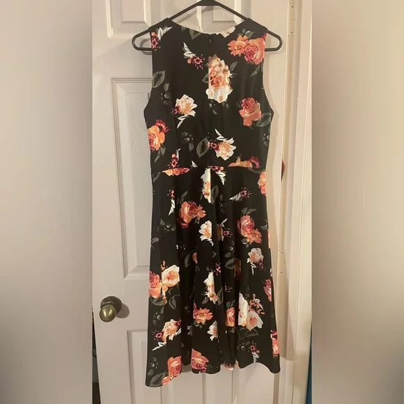 HOMEYEE Women's Floral A-Line Fit & Flare Embroidery Casual Dress - Picture 3 of 4